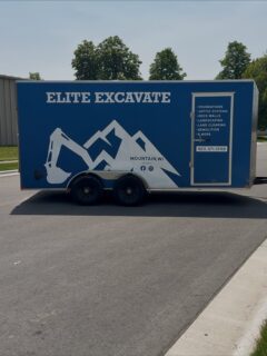 Wrapped up this trailer for @elite_excavate earlier this summer 🔵We gave it a full color change to a bold blue, with massive mountain graphics and their full service list — turning it into a rolling statement piece for their brand.🔥Huge thanks to their team for the trust! Go check them out — they don’t miss🔥🥶If you’ve got a business trailer, van, or truck, let’s turn it into a moving billboard and get your brand noticed on the road.#eliteexcavate #trailerwrap #vinyl #santanasvinylgarage #branded #SVG #greenbay #mountain #wisconsin