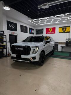 Check out this Yukon Denali XL😱This truck came in amd left with a completely new look. Here’s what it all got:Tuxedo Wrap✅
Tinted tail lights✅
Gloss black grille✅
Full ceramic coating✅
Window tint✅DM us or give us a call @ 920.396.5118#santanasvinylgarage #denalixl #tuxedowrap #vinylwrap #ceramiccoatings